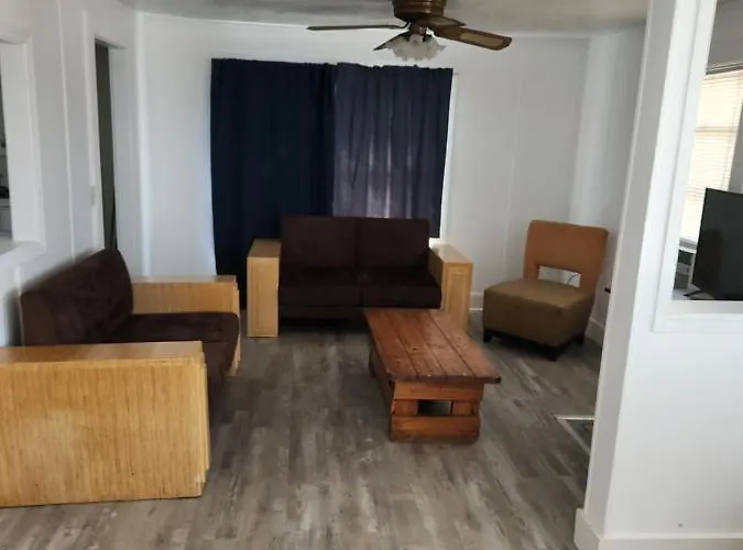 7 Beachside Inn