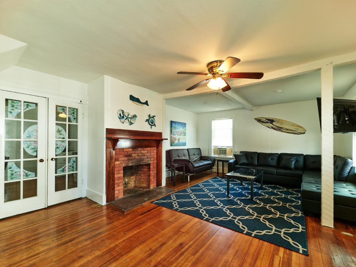 7 Beachside Apartment